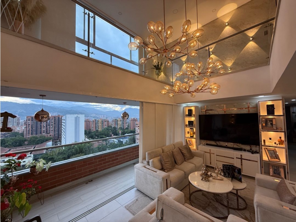VENTA DE ESPECTACULAR PENTHOUSE MODERNO CON VISTA ENVIGADO PARTE PLANA