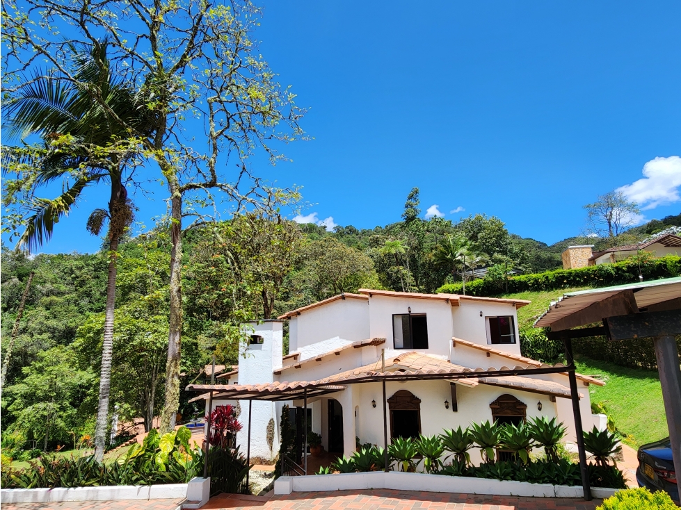 VENTA DE ESPECTACULAR CASA FINCA EN EL RETIRO CON UN LOTE HERMOSO