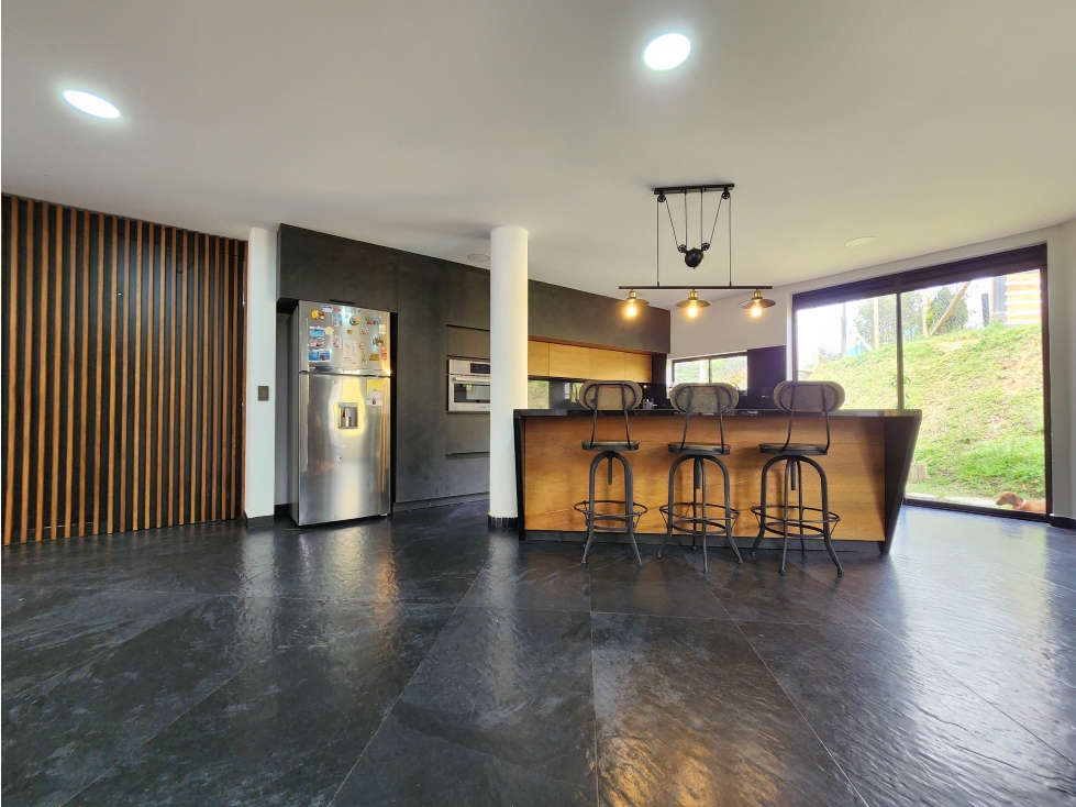 VENTA DE ESPECTACULAR CASA EN EL RETIRO VIA LA CEJA, UNIDAD CERRADA