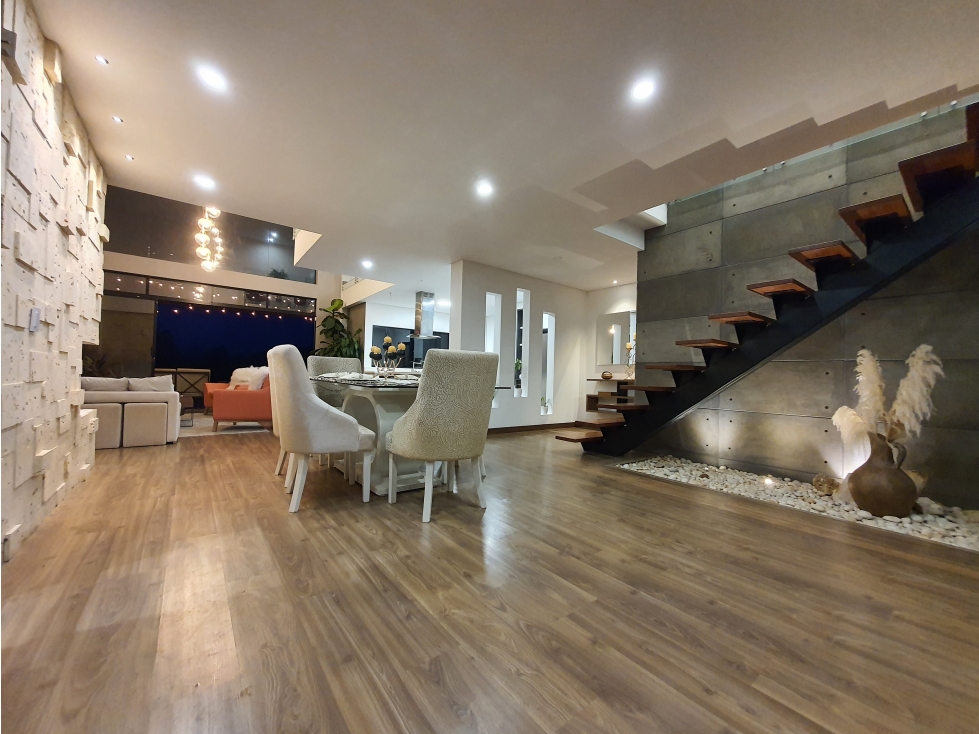 VENTA DE ESPECTACULAR CASA INDEPENDIENTE, ALTO DE LAS PALMAS