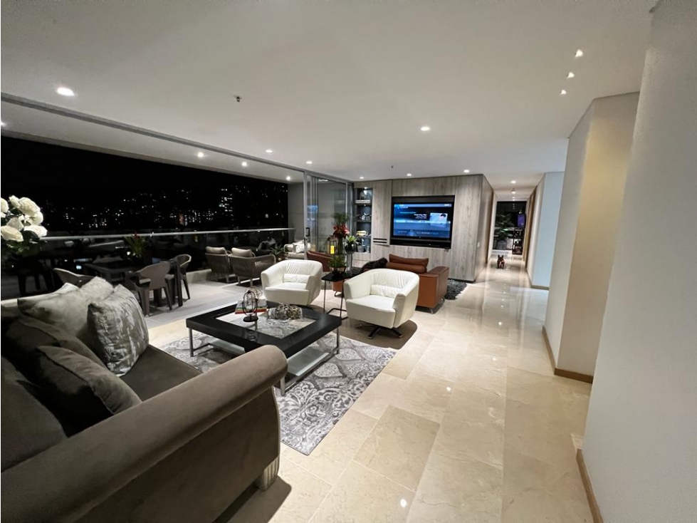 VENTA DE ESPECTACULAR APARTAMENTO EN EL POBLADO, EL TESORO