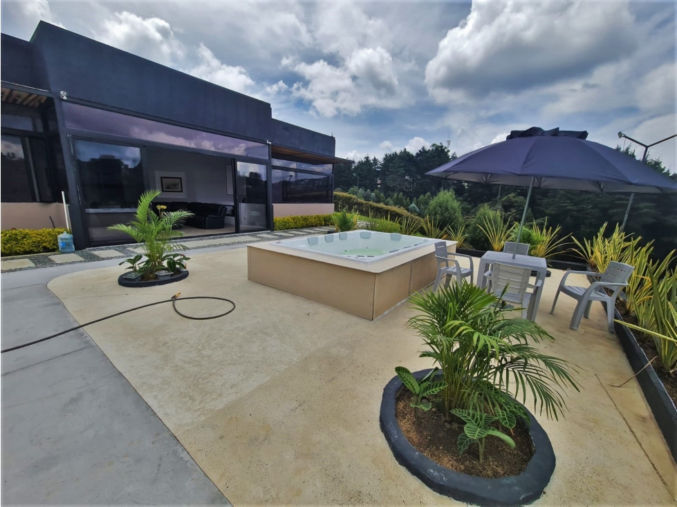 VENTA DE ESPECTACULAR CASA MODERNA Y DOMOTIZADA, ALTO DE LAS PALMAS