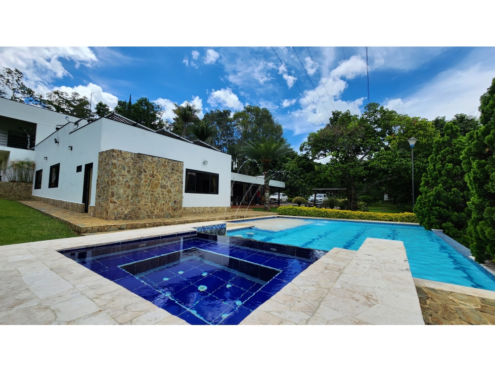 VENTA DE ESPECTACULAR CASA FINCA, A SOLO 30 MINUTOS DE EL POBLADO