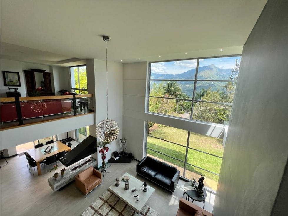 VENTA DE CASA CAMPESTRE MODERNA EN EXCLUSIVA UNIDAD, CERCA MEDELLÍN - 1