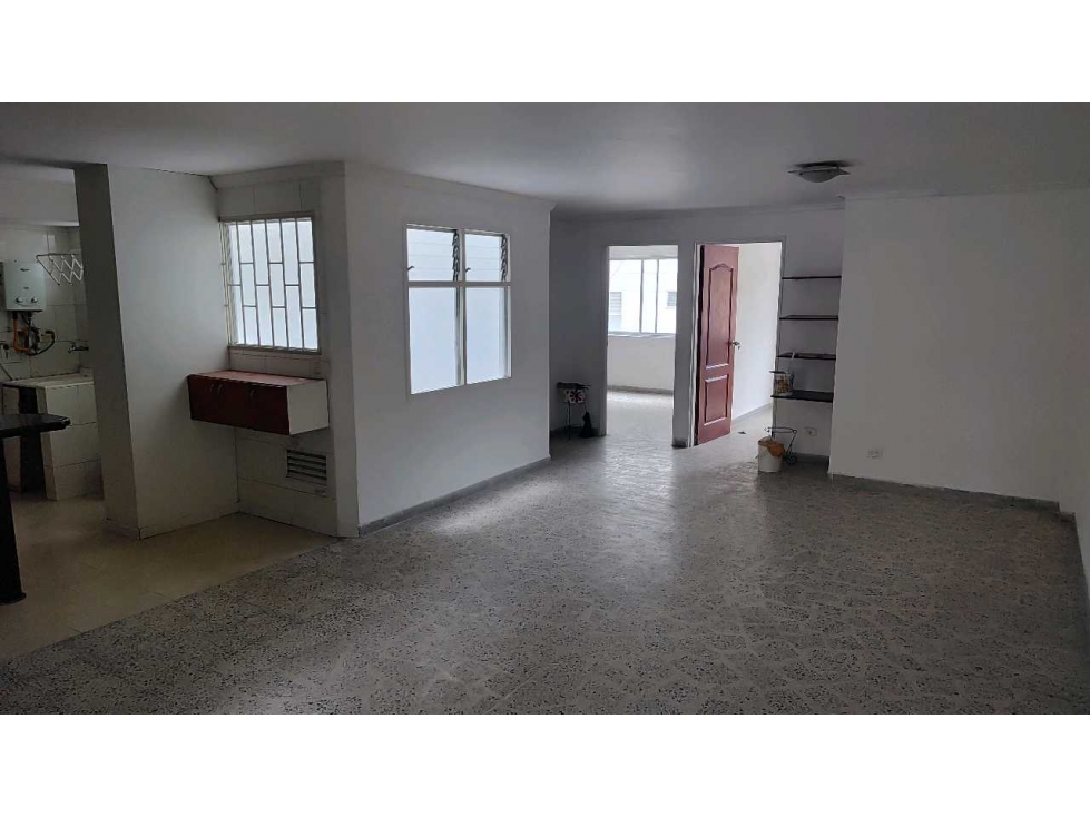 VENTA APARTAMENTO 2do Piso EN LAURELES NOGAL. MEDELLÍN. (BJ)