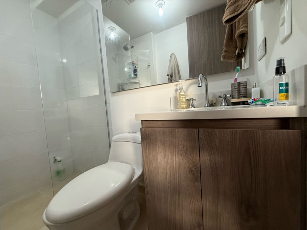 VENTA DE APARTAMENTO EN SABANETA PISO ALTO CON VISTA Y UNIDAD COMPLETA — foto 3