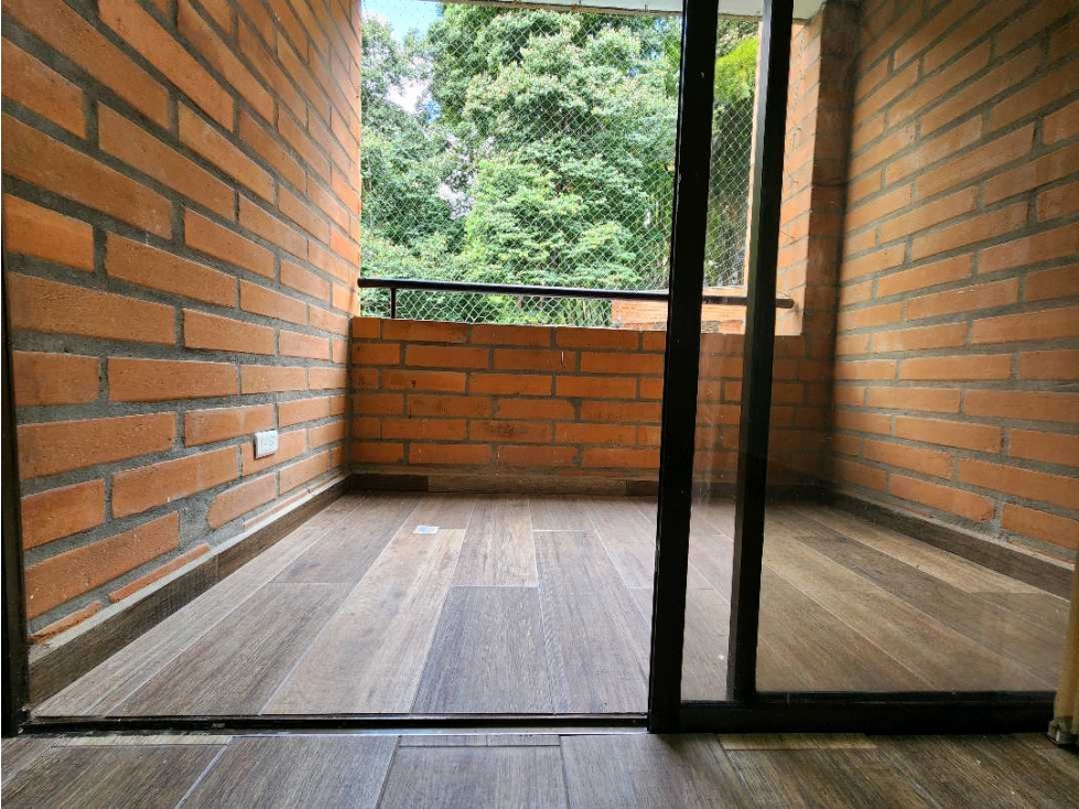 PRECIO OPORTUNIDAD APARTAMENTO POBLADO, REMODELADO, PARTE PLANA, UC — foto 4