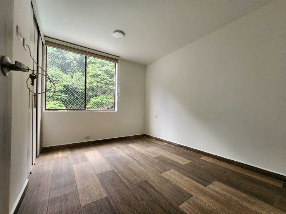 PRECIO OPORTUNIDAD APARTAMENTO POBLADO, REMODELADO, PARTE PLANA, UC — foto 5
