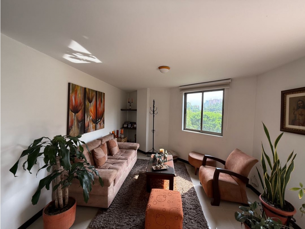 VENTA DE APARTAMENTO EN CONQUISTADORES CON ASCENSOR Y PORTERÍA — foto 2