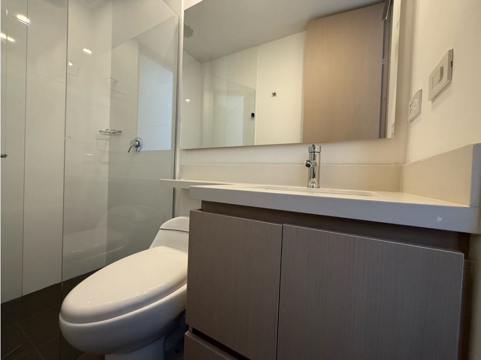 Venta espectacular apartamento poblado. 2 habitaciones principales — foto 5