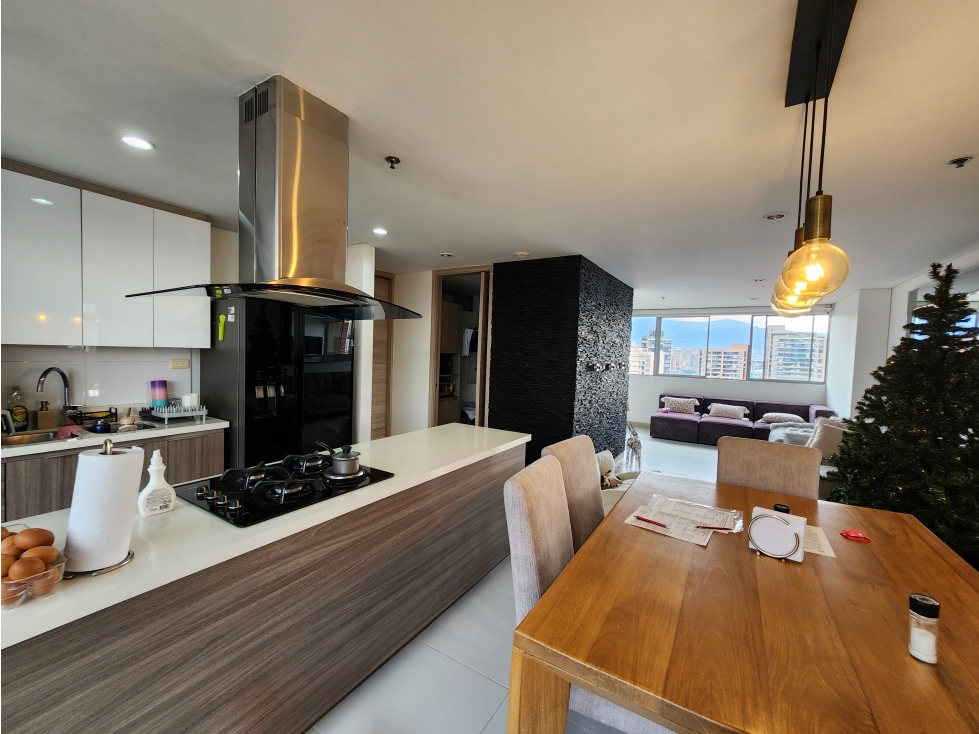 VENTA DE APARTAMENTO EN CASTROPOL, PISO ALTO CON VISTA EN UNIDAD — foto 2