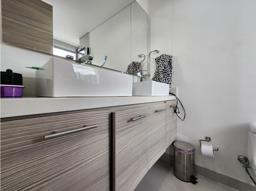 VENTA DE APARTAMENTO EN CASTROPOL, PISO ALTO CON VISTA EN UNIDAD — foto 5