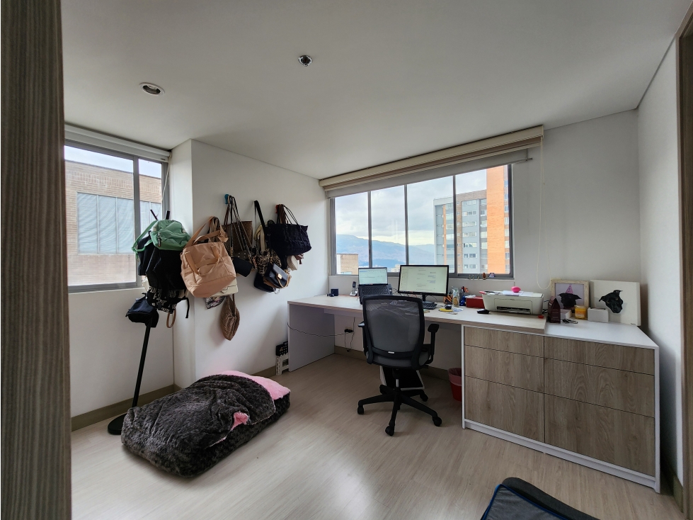 VENTA DE APARTAMENTO EN CASTROPOL, PISO ALTO CON VISTA EN UNIDAD — foto 6