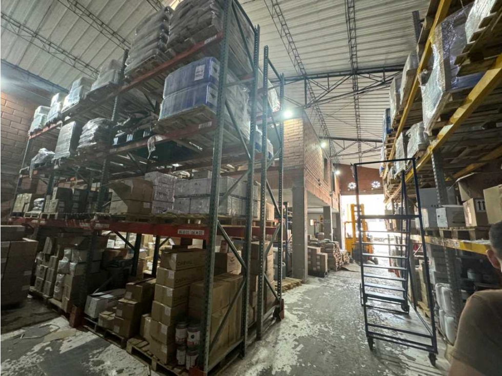SUPER OPORTUNIDAD BODEGA EN EL MEJOR SECTOR Y MEJOR $/M2 Y EN UNIDAD - 2