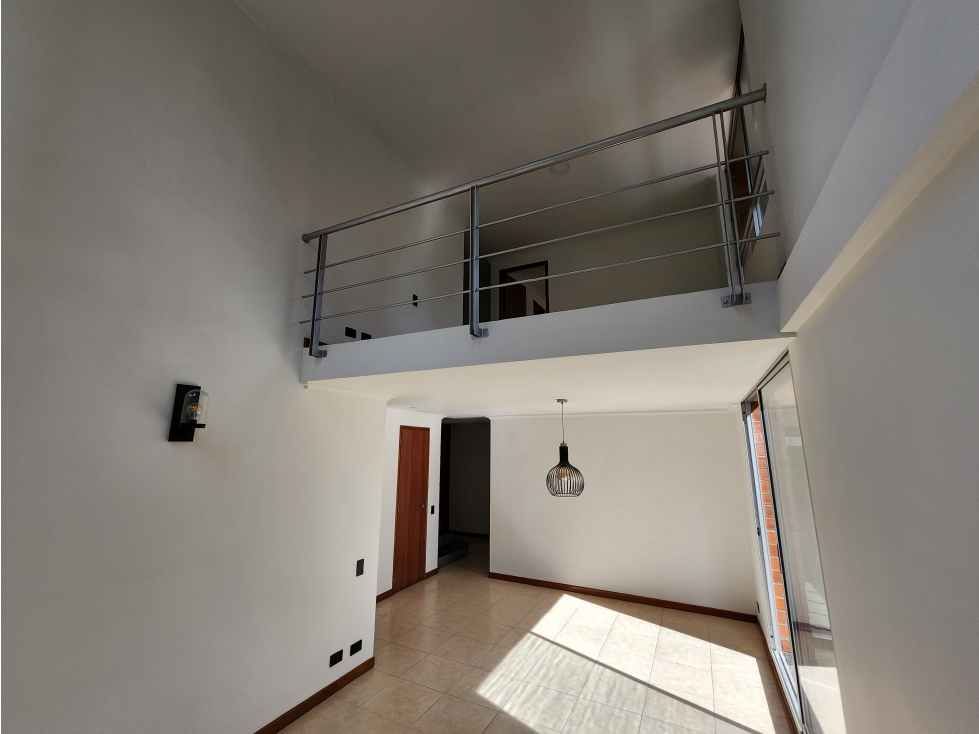 VENTA DE APARTAMENTO DUPLEX, EN EL POBLADO, UNIDAD COMPLETA — foto 2