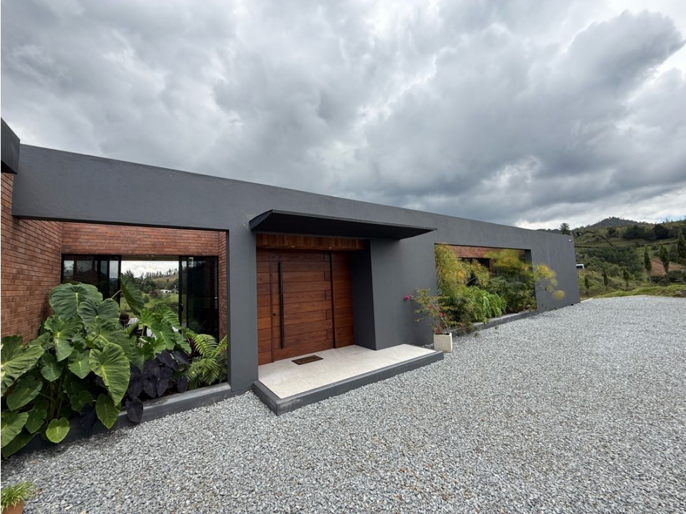 VENTA DE ESPECTACULAR CASA EN EL RETIRO DE UN SOLO NIVEL — foto 2