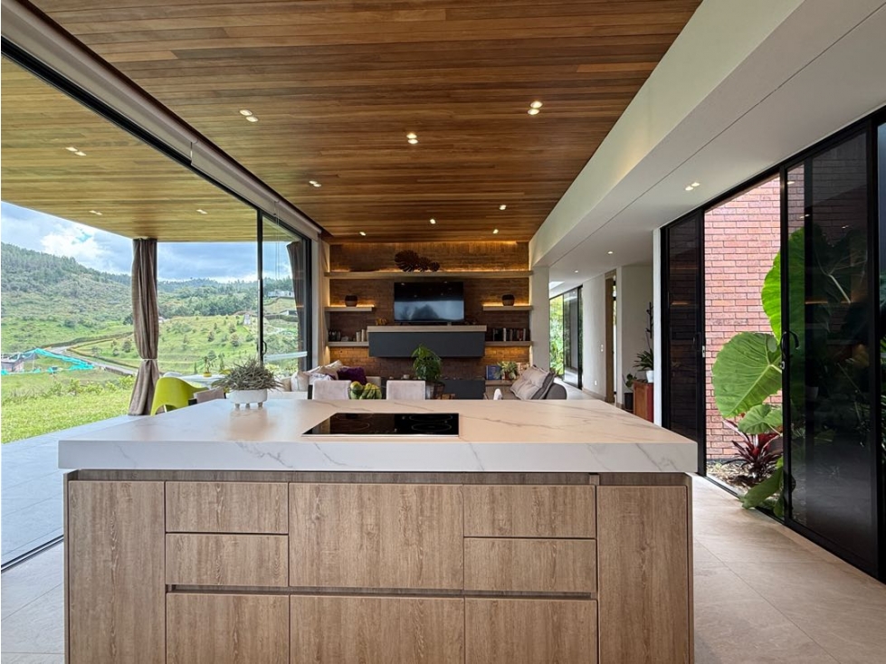 VENTA DE ESPECTACULAR CASA EN EL RETIRO DE UN SOLO NIVEL — foto 5