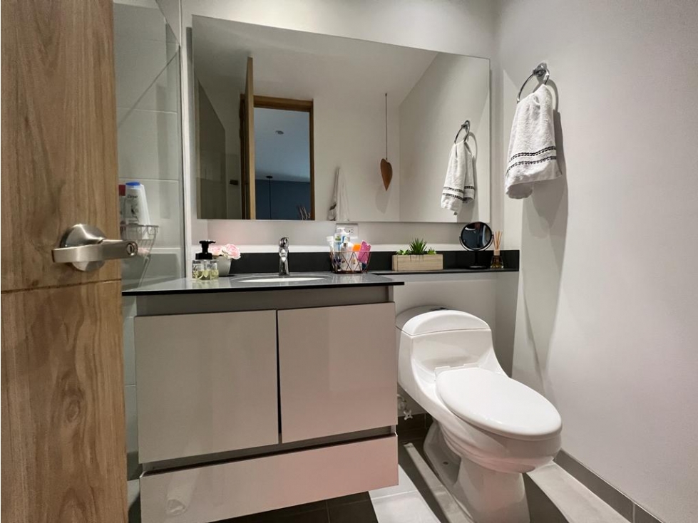VENTA DE ESPECTACULAR APARTAMENTO EN EL POBLADO, EL TESORO — foto 6