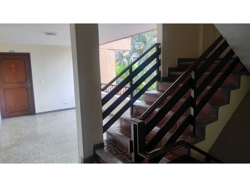 VENTA APARTAMENTO 2do Piso EN LAURELES NOGAL. MEDELLÍN. (BJ) — foto 5