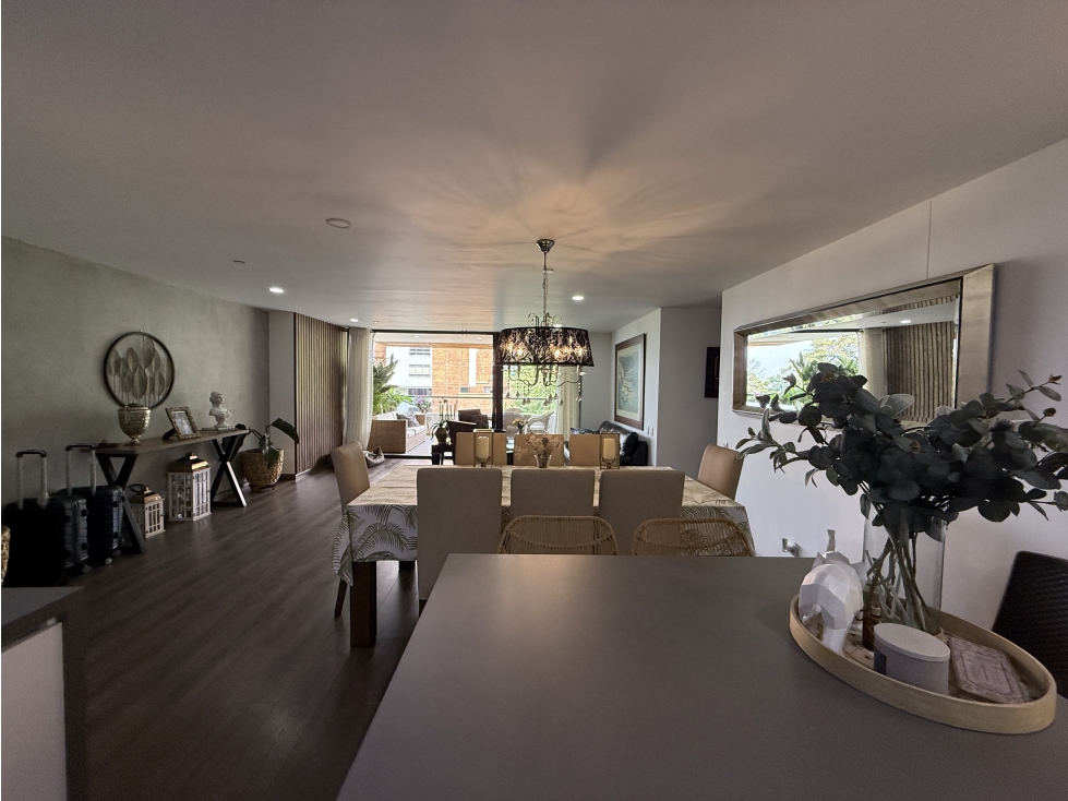 VENTA DE APARTAMENTO MODERNO, AMPLIOS ESPACIOS Y VISTA, EN ENVIGADO — foto 4