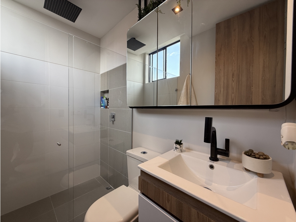 VENTA DE APARTAMENTO MODERNO, AMPLIOS ESPACIOS Y VISTA, EN ENVIGADO — foto 6
