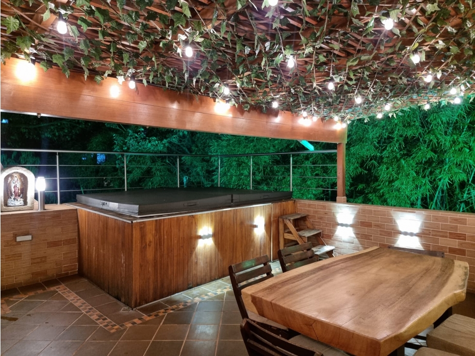 VENTA DE ESPECTACULAR APARTAMENTO TIPO CASA POBLADO, ENTORNO VERDE — foto 2