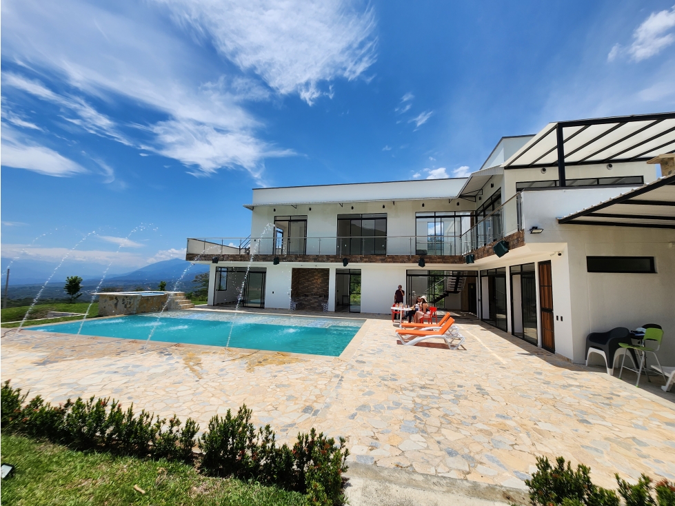 VENTA DE HERMOSA FINCA EN SAN JERONIMO CON PISCINA, AMPLIOS ESPACIOS — foto 2
