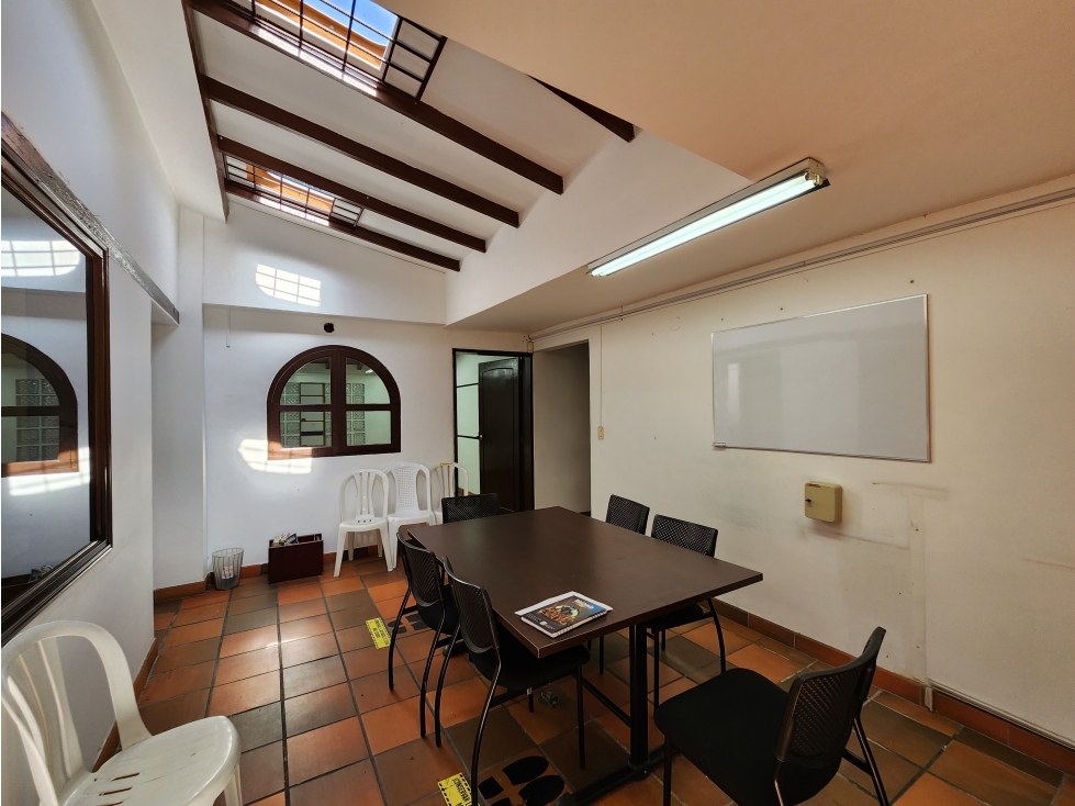 VENTA DE CASA POBLADO AGUACATALA EAFIT, IDEAL PARA OFICINAS, AIRBNB — foto 2