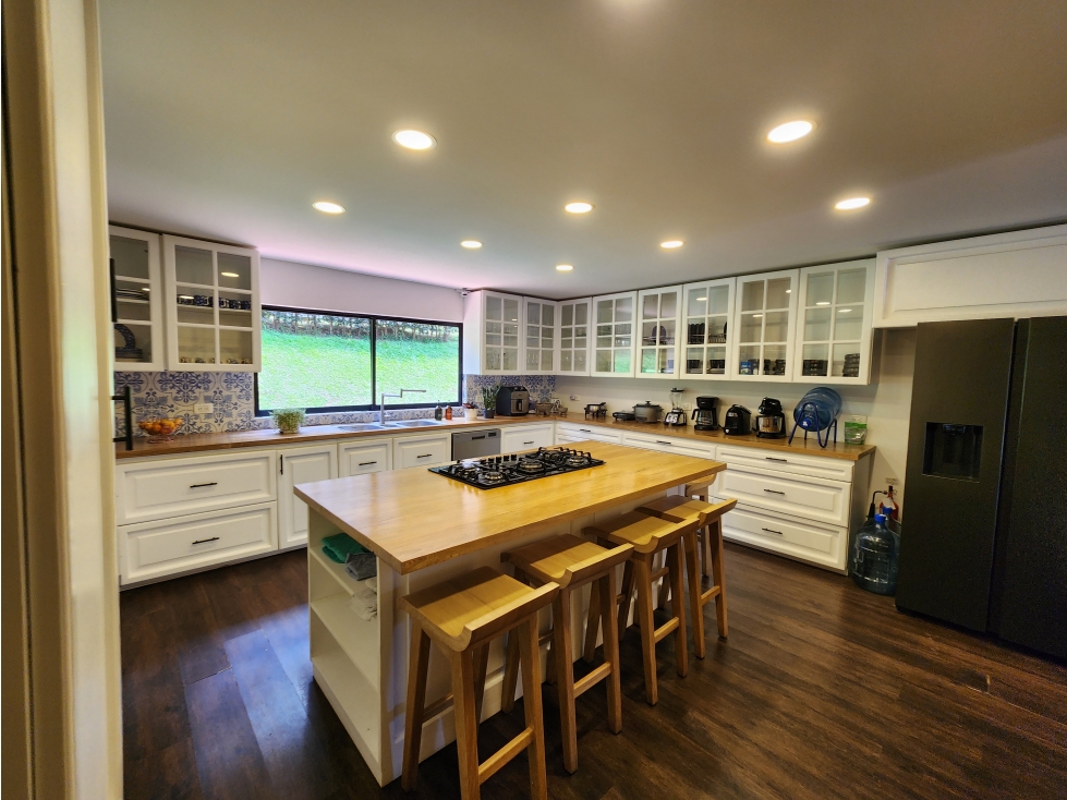 VENTA DE ESPECTACULAR CASA FINCA EN EL RETIRO CON UN LOTE HERMOSO — foto 2