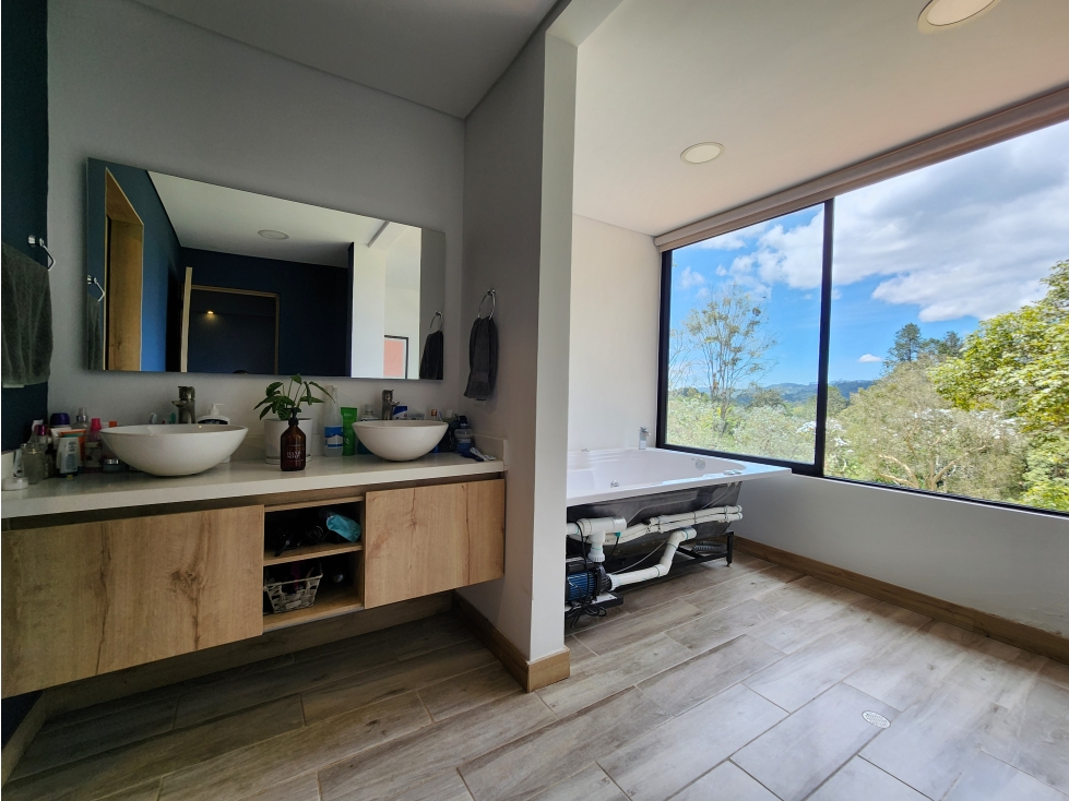 VENTA DE ESPECTACULAR CASA FINCA EN EL RETIRO CON UN LOTE HERMOSO — foto 3