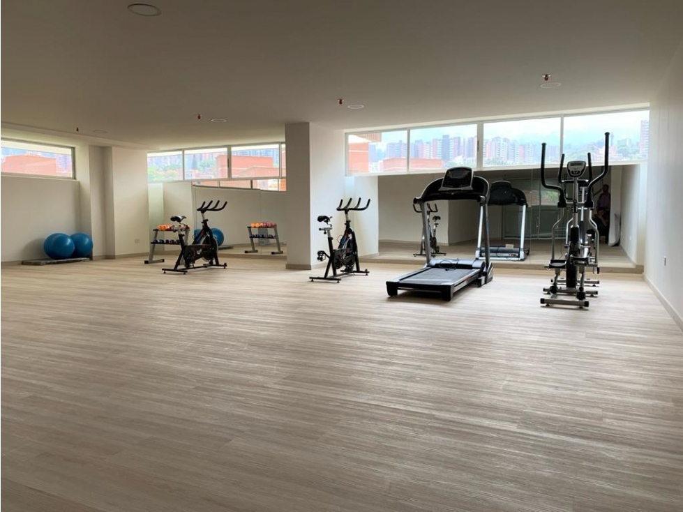 VENTA DE ESPECTACULAR PENTHOUSE, ENVIGADO PARTE PLANA Y CERCA DE TODO — foto 3