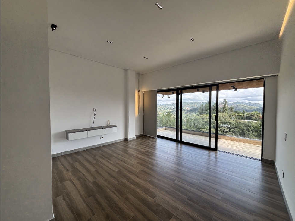 VENTA ESPECTACULAR CASA EN ENVIGADO CON VISTA, EL ESCOBERO — foto 2