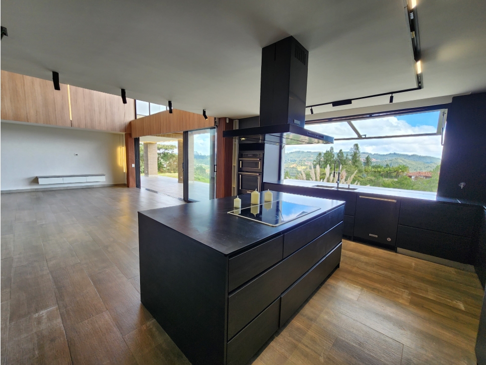 VENTA ESPECTACULAR CASA EN ENVIGADO CON VISTA, EL ESCOBERO — foto 3