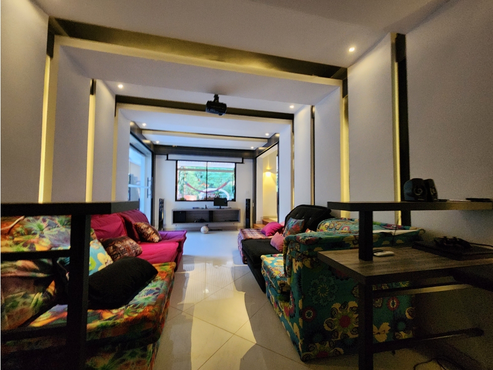 VENTA DE CASA EN EL POBLADO, ENTORNO VERDE ENCANTADOR — foto 2