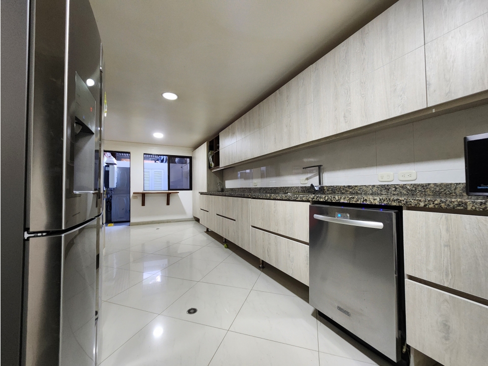 VENTA DE CASA EN EL POBLADO, ENTORNO VERDE ENCANTADOR — foto 3