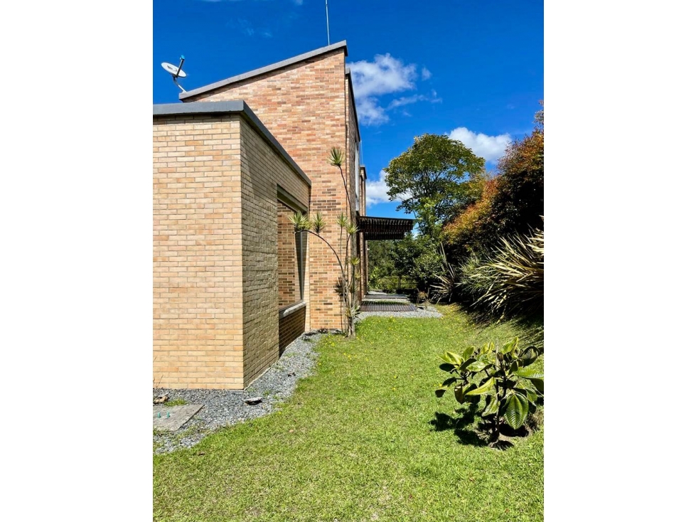 ESPECTÁCULAR CASA EN VENTA ALTO DE LAS PALMAS — foto 4