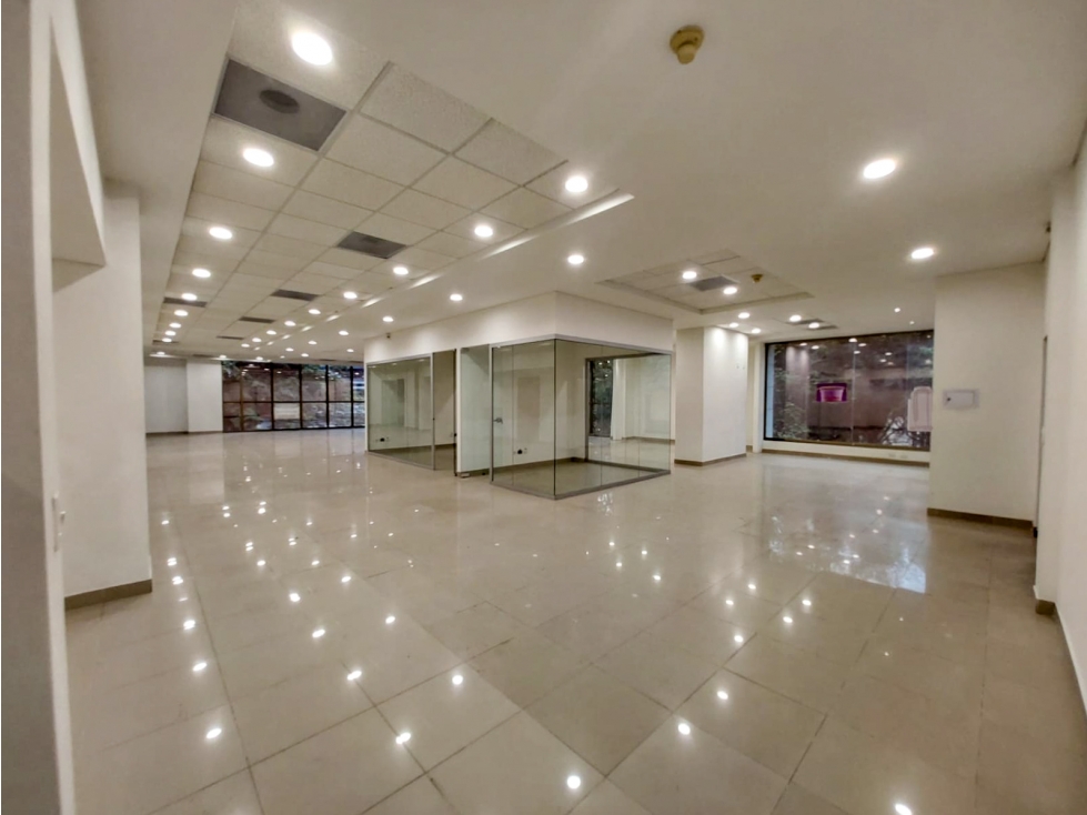 Venta de exclusiva oficina en Milla de oro 8373781