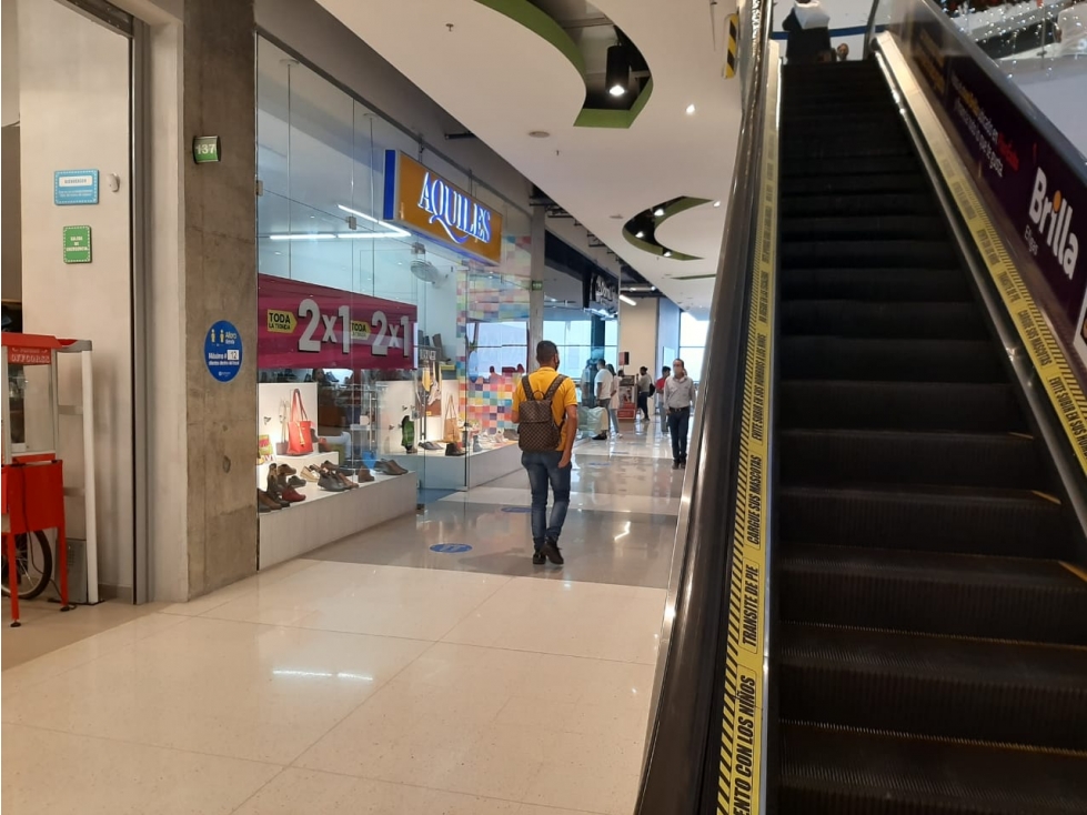 Venta local C.C. Fundadores — foto 2