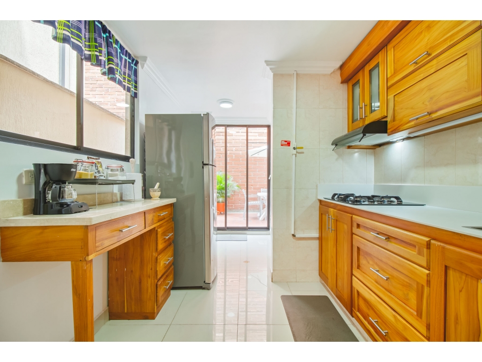 VENTA APARTAMENTO AMOBLADO LAURELES MEDELLÍN — foto 2