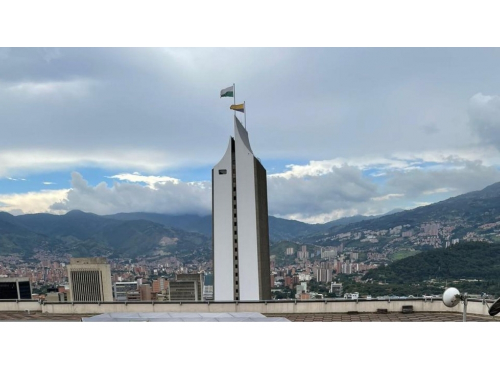 VENTA DE PENTHOUSE CON VISTA 360° AV. LA PLAYA- MEDELLÍN