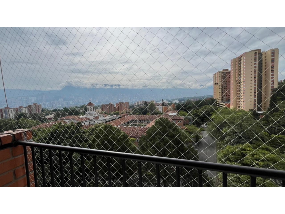 VENTA DE APARTAMENTO EN LOMA DE LOS BERNAL CON EXCELENTE VISTA