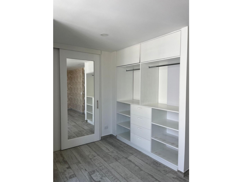 VENTA APARTAMENTO CON EXCELENTE VISTA EN ENVIGADO EL CHINGUÍ