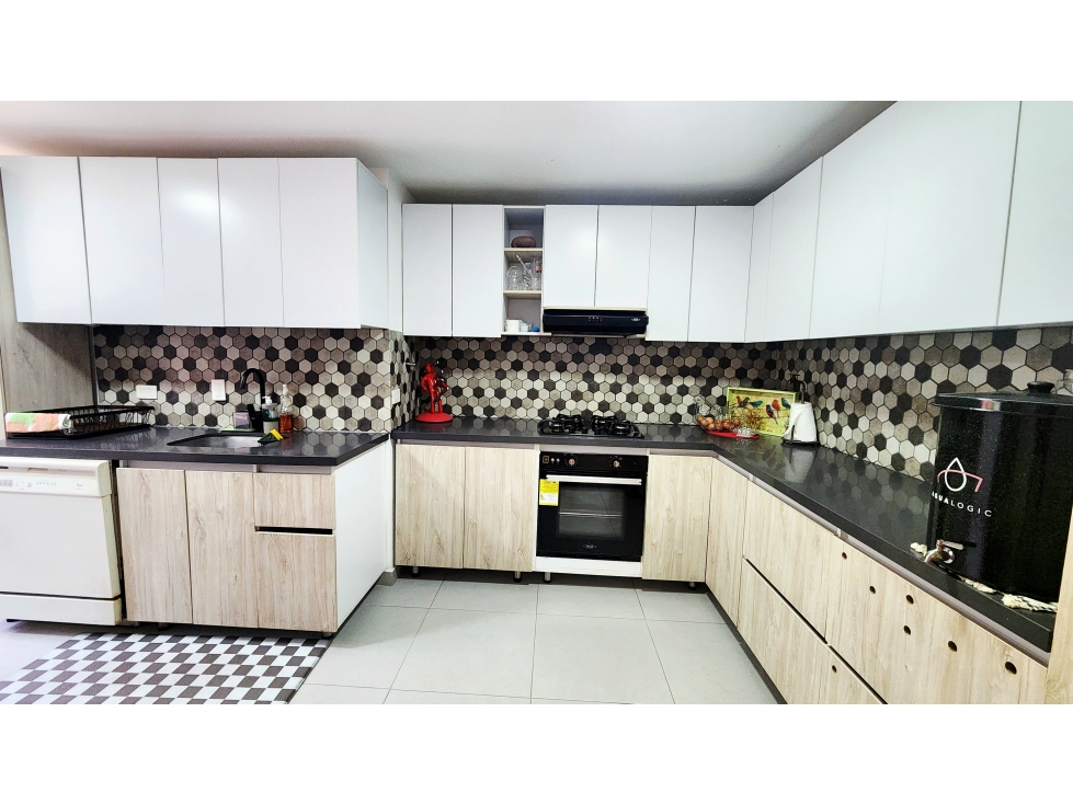 VENTA APARTAMENTO REMODELADO EN MILLA DE ORO EL POBLADO — foto 6