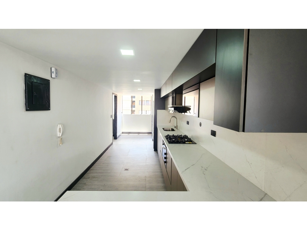VENTA APARTAMENTO REMODELADO EN LAURELES — foto 2