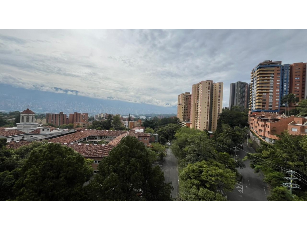VENTA DE APARTAMENTO EN LOMA DE LOS BERNAL CON EXCELENTE VISTA — foto 2
