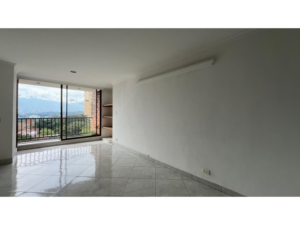 VENTA DE APARTAMENTO EN LOMA DE LOS BERNAL CON EXCELENTE VISTA — foto 4