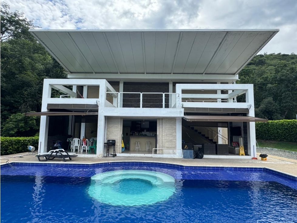 VENTA MODERNA FINCA EN SANTAFE DE ANTIOQUIA EN PARECELACION — foto 2