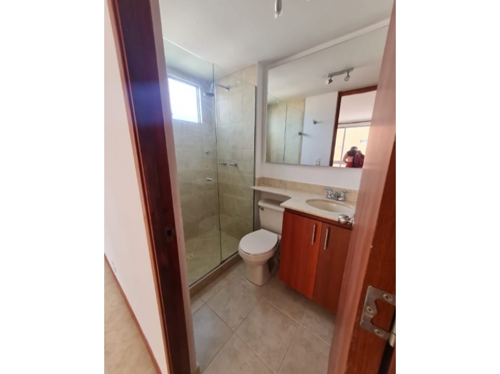 VENTA APARTAMENTO EN LOMA DE LOS BERNAL — foto 2