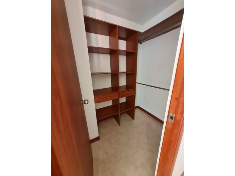 VENTA APARTAMENTO EN LOMA DE LOS BERNAL — foto 3