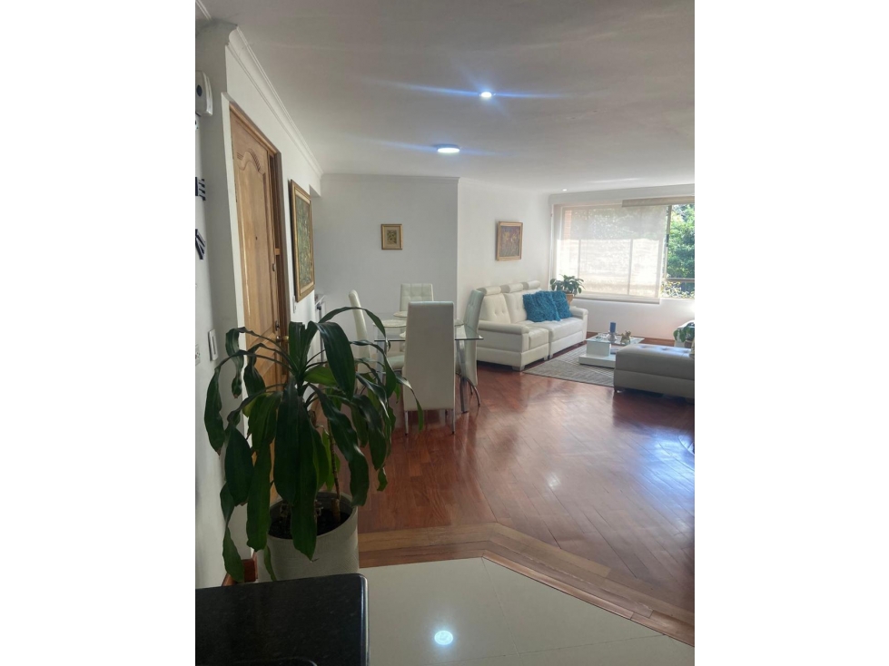 APARTAMENTO EN VENTA EL POBLADO CASTROPOL — foto 2